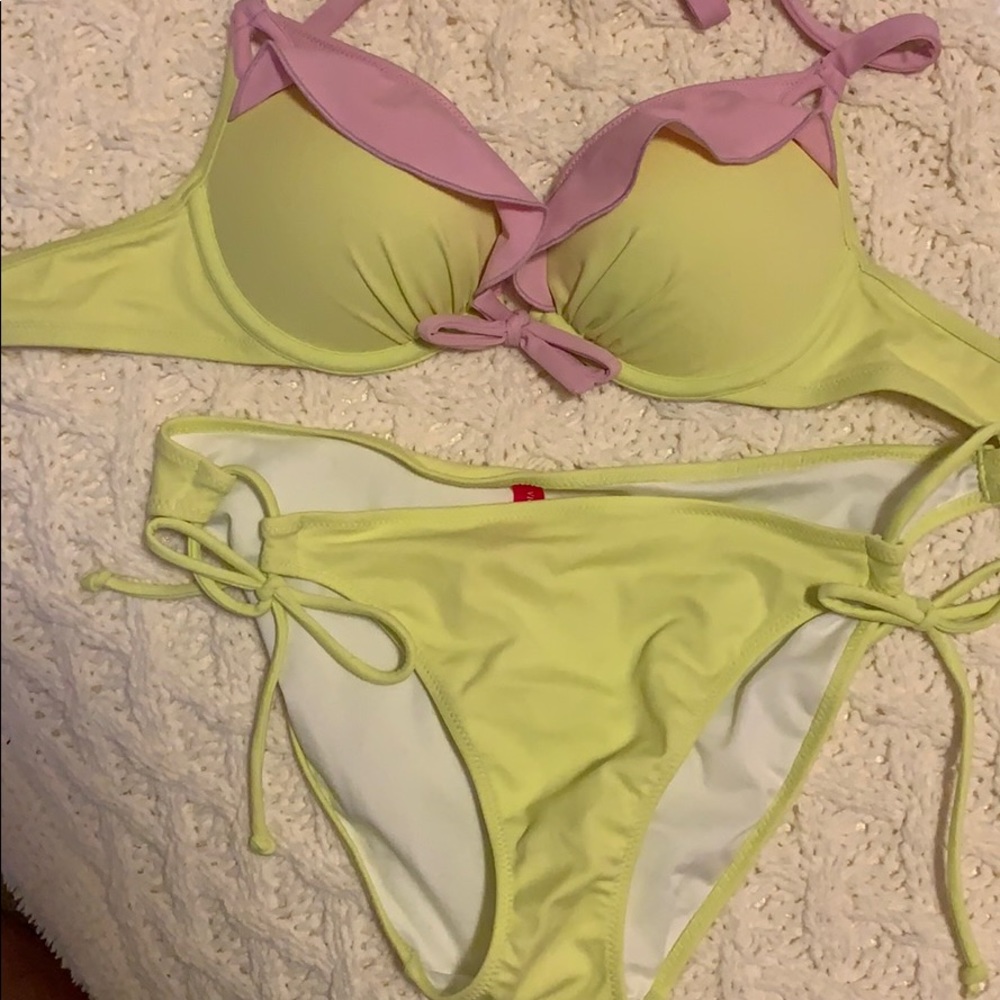 Victoria’s Secret bikini